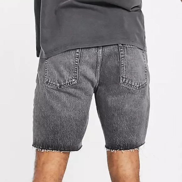 TOPMAN SLIM DENIM BUTTON FLY SHORT IN GREY RAW HEM 28 - Picture 2 of 7